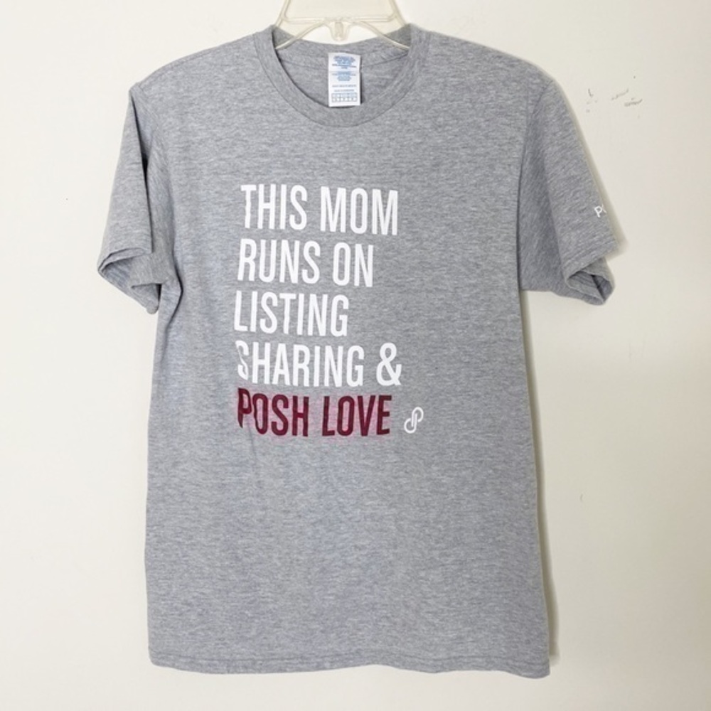 Poshmark basic graphic short sleeves tee shirt S